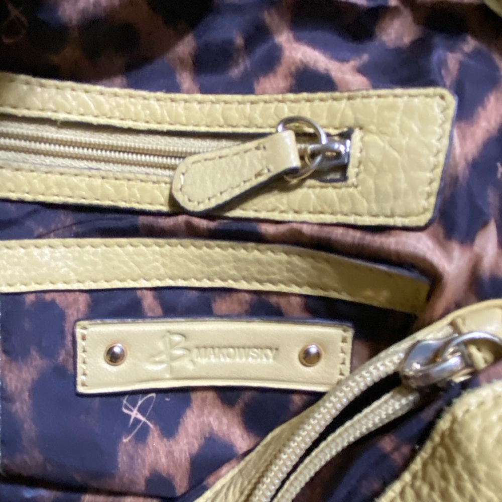 **FINAL MARKDOWN**Cream/Beige leather B. Makowsky handbag - Picture 6 of 9